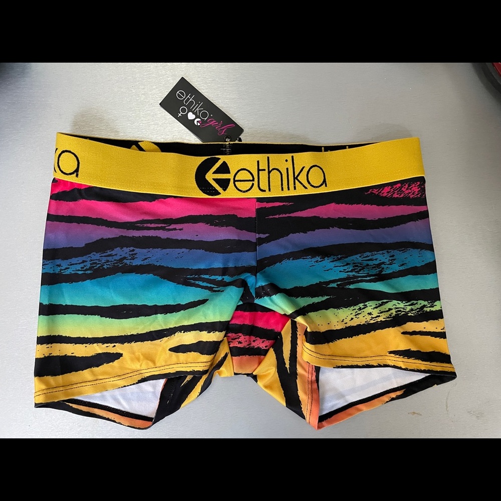 Ethika  Colorful print Workout shorts  L